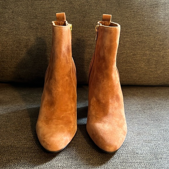 NEW Vince Camuto Enverna Block Heel Bootie Size 6.5 In Caramel Color - Picture 6 of 13